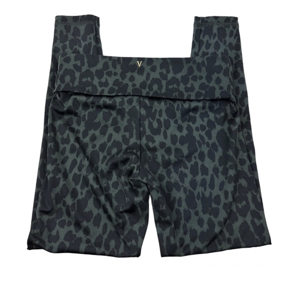 Victoria’s Secret Incredible Essential Legging 7/8‎ Length - Picture 1 of 6